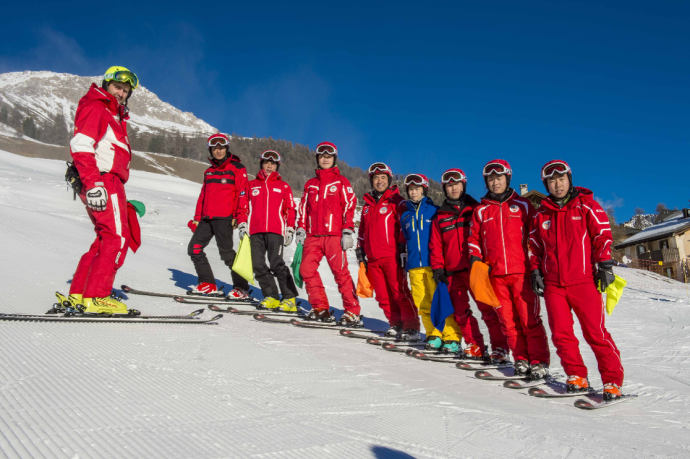 Skilehrer mit chinesischen Gästen - Kommunikationstraining von Manfred Ritschard & Partner Skilehrer mit chinesischen Gästen - Kommunikationstraining von Manfred Ritschard & Partner